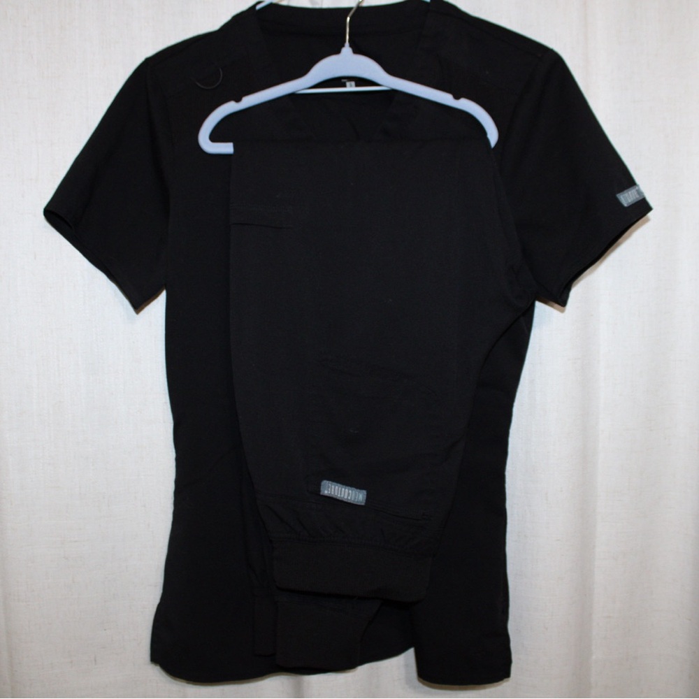 Med-Couture Black Scrub SET!!